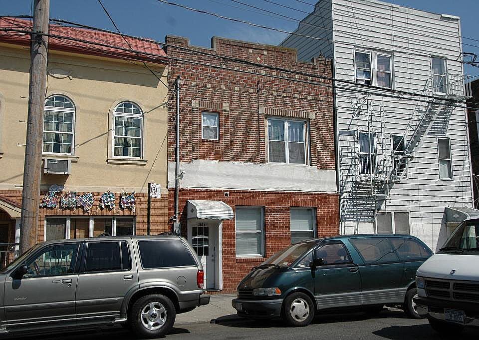 1st image of 2825 W 15th St