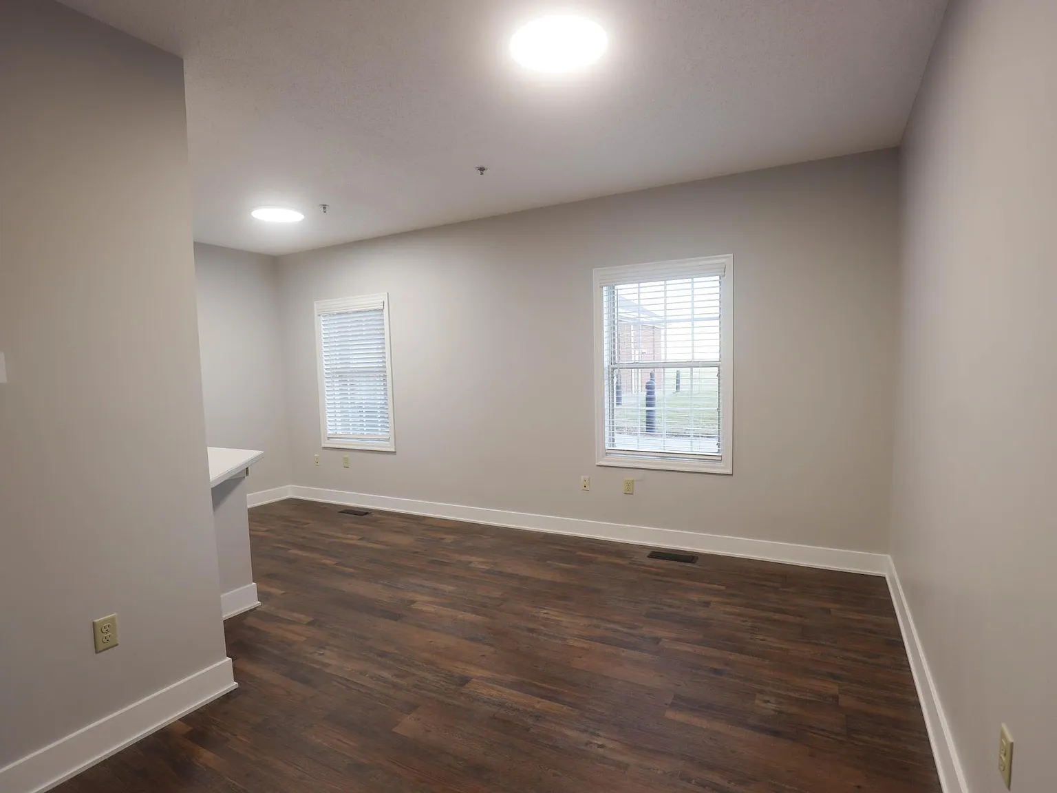 2 bed, 1043 sqft, $1,450 — Photo 3