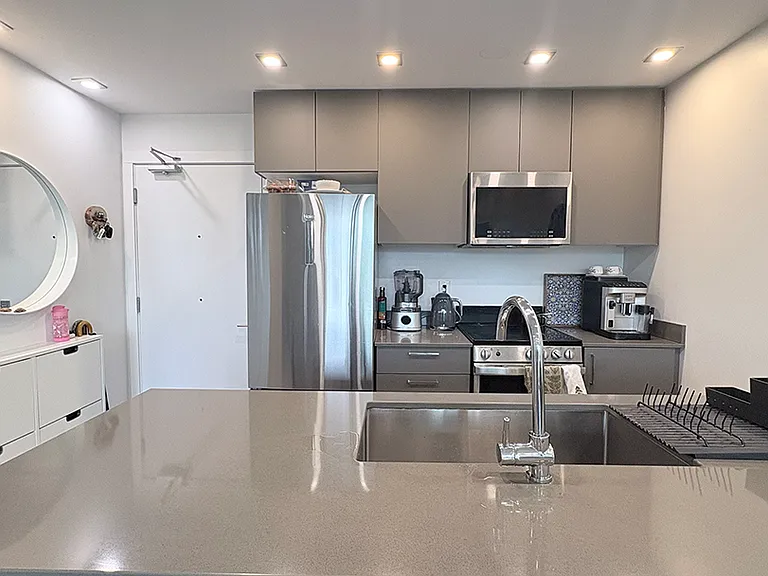 181 W 6th St #406 — Photo 2
