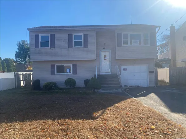 131 E 12th Street, Huntington Station, NY 11746