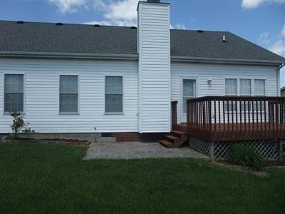 3rd image of 323 Stephen Rd