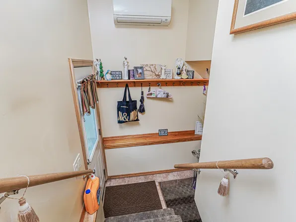 76 Whitman Avenue image 11 of 27