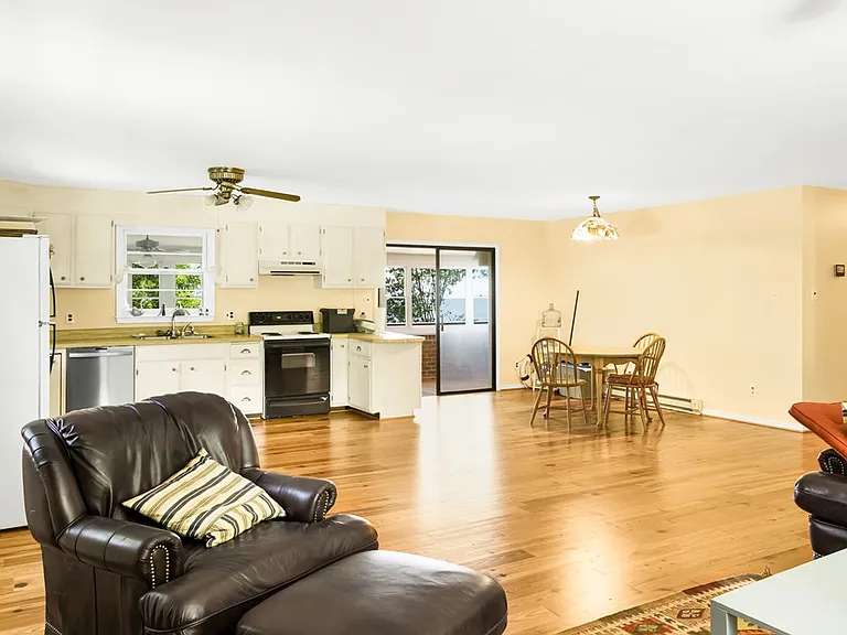 496 Bay Quarter Dr — Photo 3