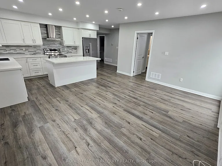 3392 Lake Shore Blvd W — Photo 7