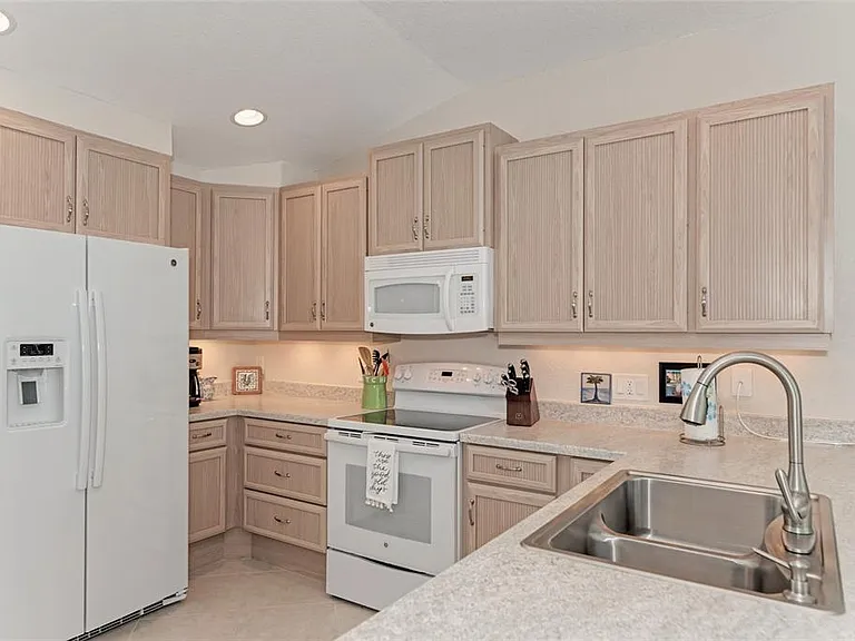 5577 Contento Dr — Photo 18