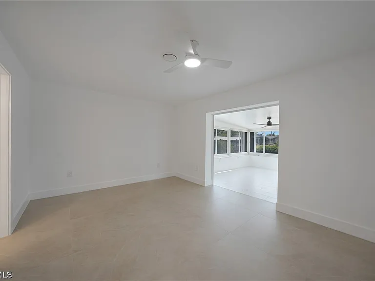 27381 Voyageur Dr — Photo 11