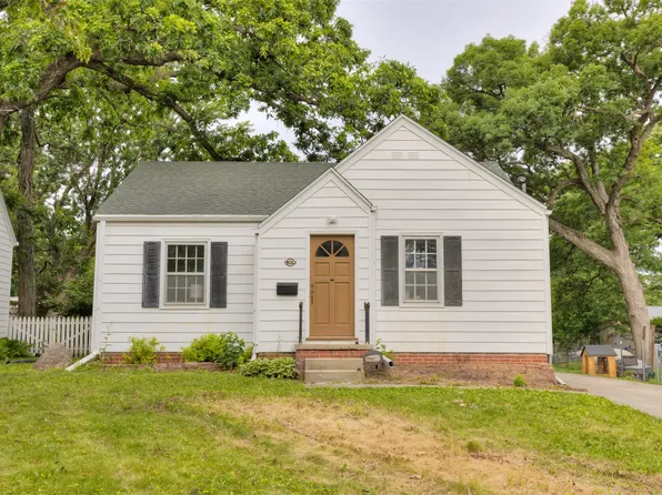 2504 33rd St, Des Moines, IA 50310