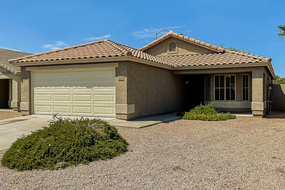 3 bed, 2.0 bath, 1444 sqft, $2,165 — Photo 3