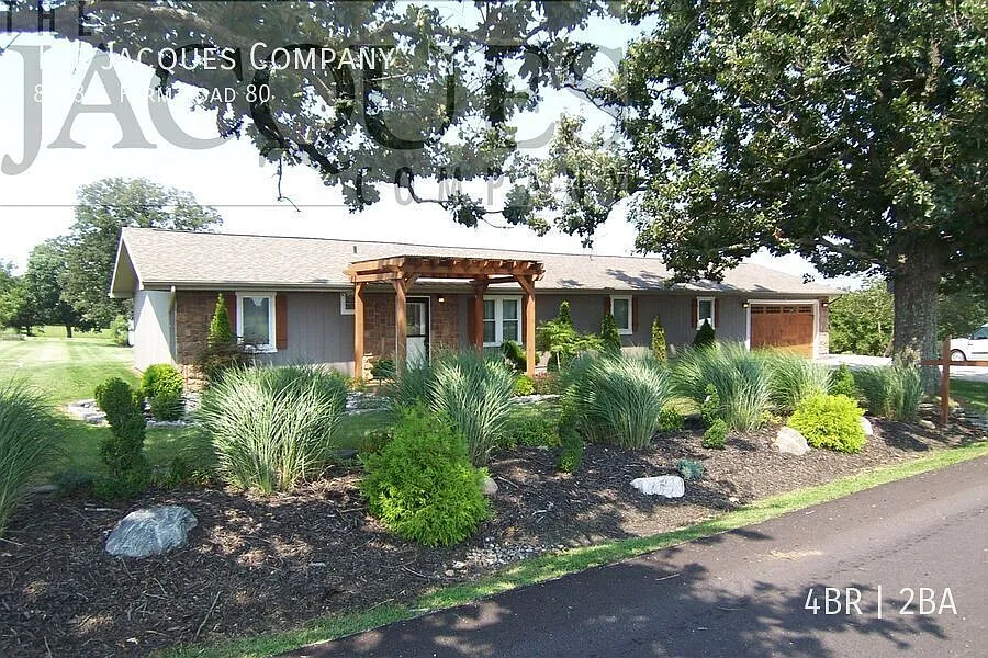 Wonderful 4 Bedroom 2 Bath Family Home on 1 acre in Strafford Schools — Photo 1