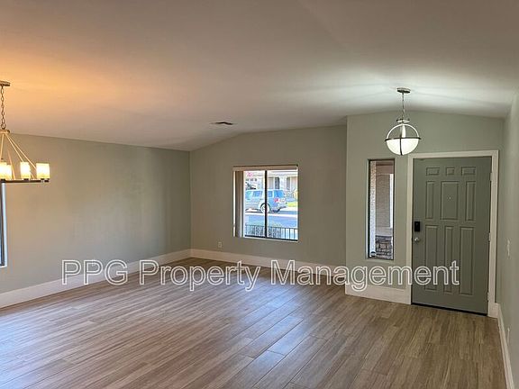 3rd image of 13609 W Lisbon Ln