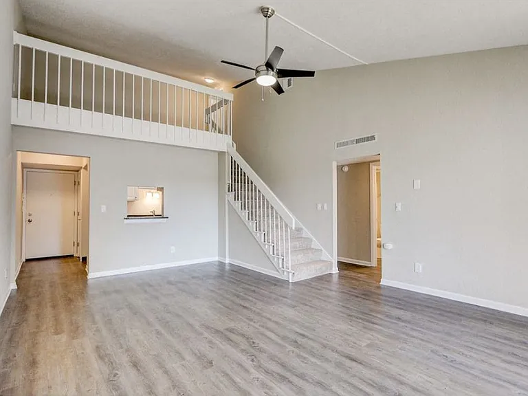 Lake Country Village Apartments — Photo 23