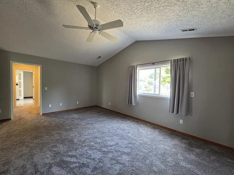 1702 NW Gregory Dr — Photo 18