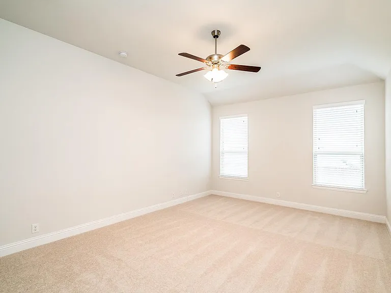 3816 Walden Dr — Photo 9