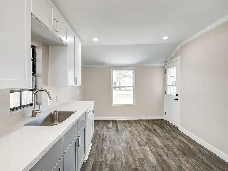 418 S Kansas St — Photo 35