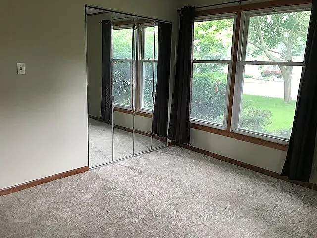 3 bed, 1085 sqft, $2,400 — Photo 3