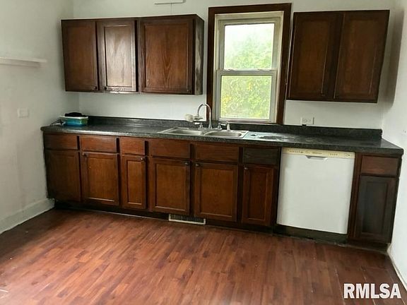 3rd image of 732 S Main St