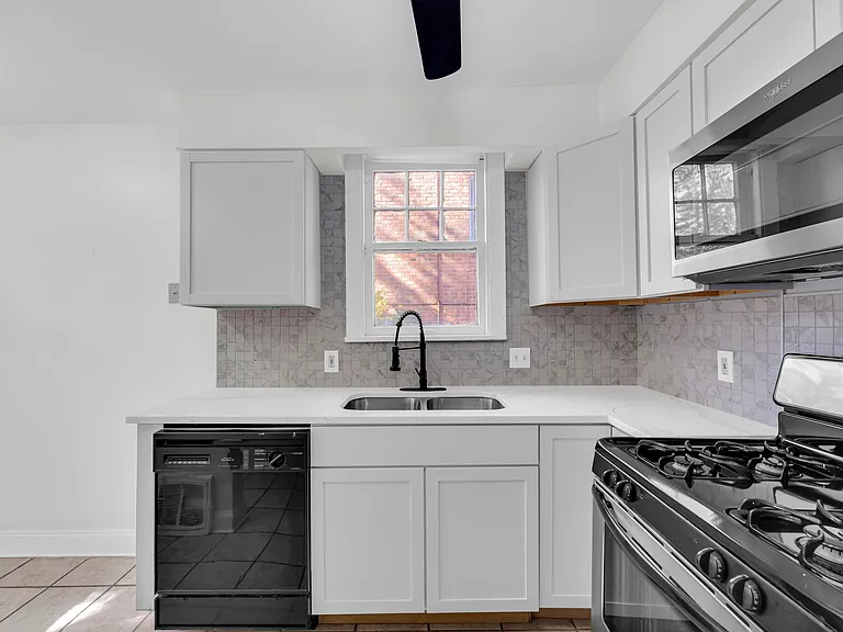 3630 Bainbridge Rd — Photo 8
