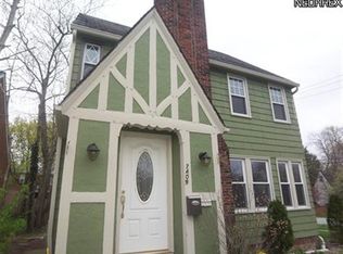 2409 Queenston Rd, Cleveland Heights, OH 44118