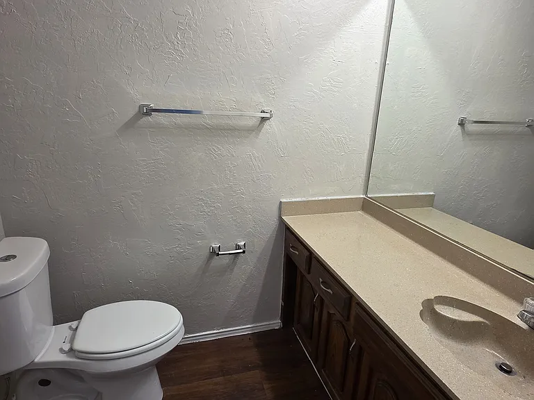 2208 Kings Row — Photo 8