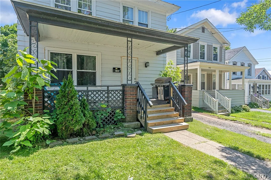 4 bed, 1.0 bath, 1380 sqft, $1,800 — Photo 3