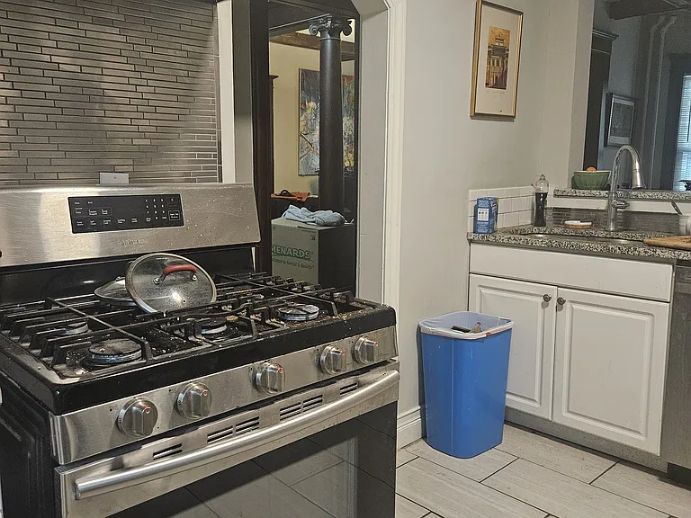 Gas stove. Granite top to pass-thru to dining room. Tile floor in kitchen.