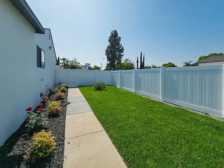 6454 Gentry Ave — Photo 40