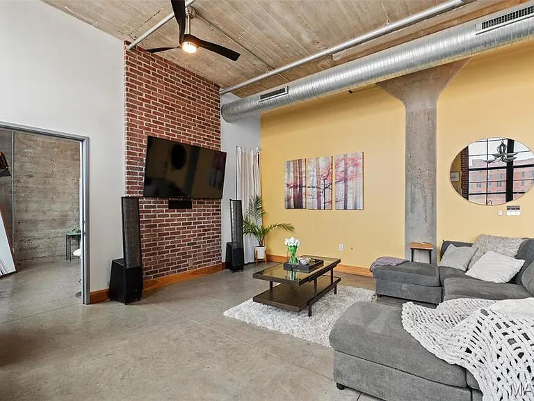 2323 Locust St #308 — Photo 25