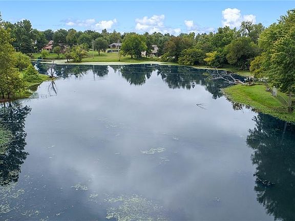 3rd image of 710 S Lakehoma Dr
