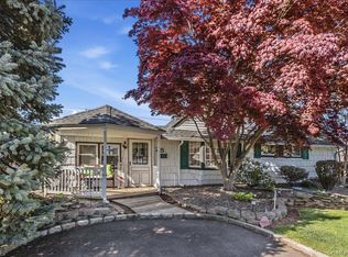 25 Summit Lane, Levittown, NY 11756