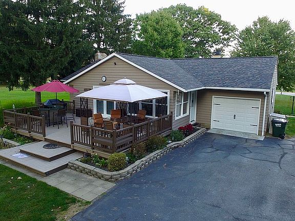 Large back deck.