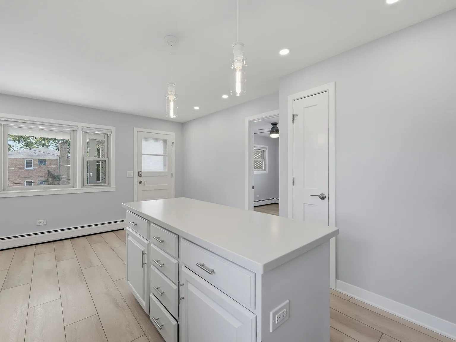 3 bed, 1300 sqft, $2,850 — Photo 3