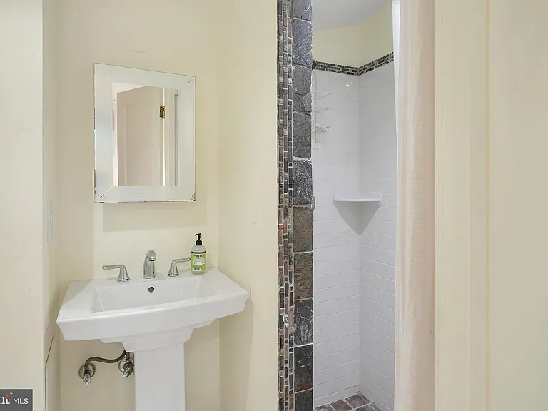 5015 Fulton St NW — Photo 30