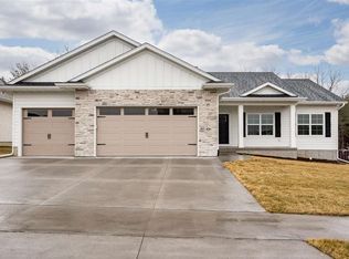 820 Thunder Gulch Rd, Iowa City, IA 52240