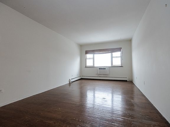 4th image of 7854 S South Shore Dr APT 514