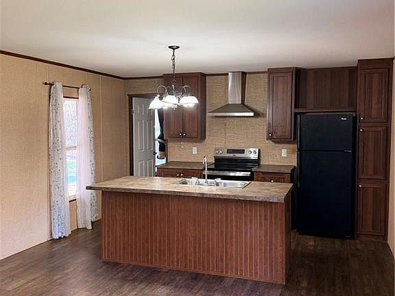 2nd image of 104 Sparrow Rd
