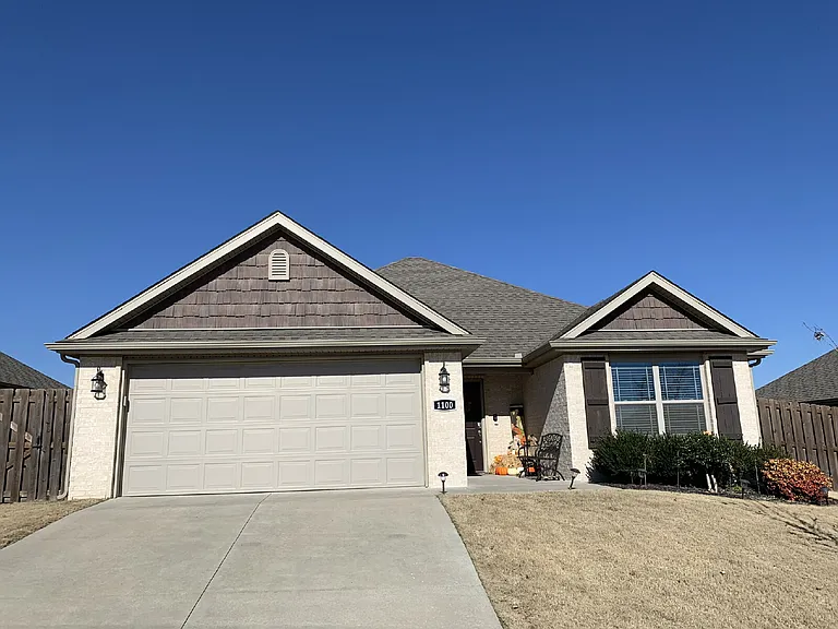 1100 Gardenia St — Photo 1