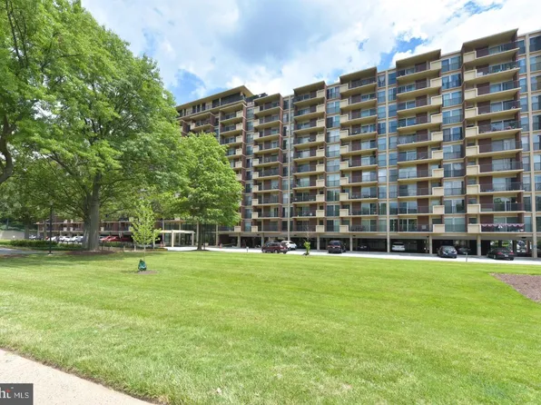 1300 Army Navy Dr APT 608, Arlington, VA 22202