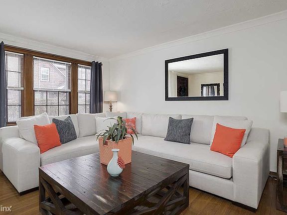 Tudor-Gardens-Living-Room-Buffalo-NY-Apartments