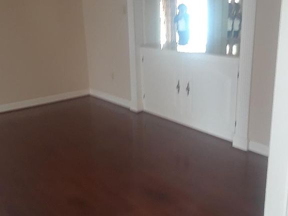 5th image of 2302 Thornwood Ln