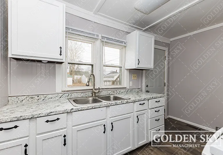 230 Kinsey St #2 — Photo 4