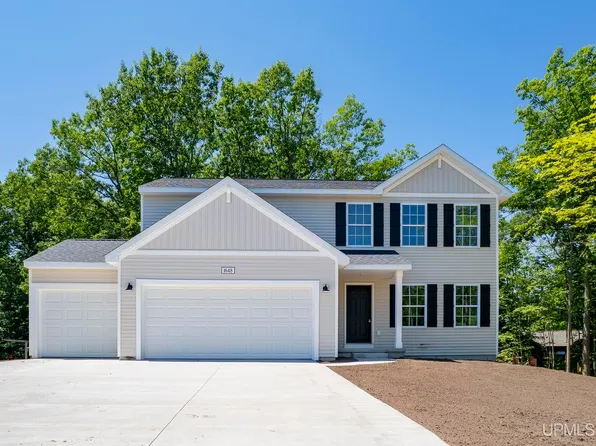 1648 Captains Dr, Hancock, MI 49930