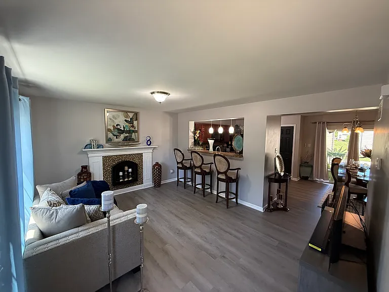 270 Countryshire Dr — Photo 2