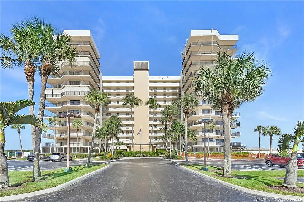 3 bed, 2.0 bath, 1372 sqft, $3,000 — Photo 1