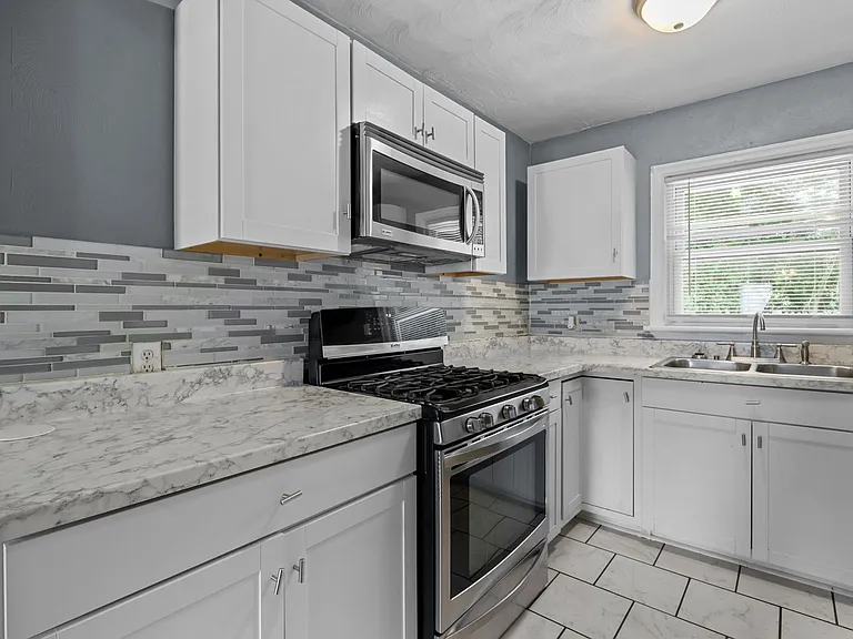 2321 Columbus Ave — Photo 6
