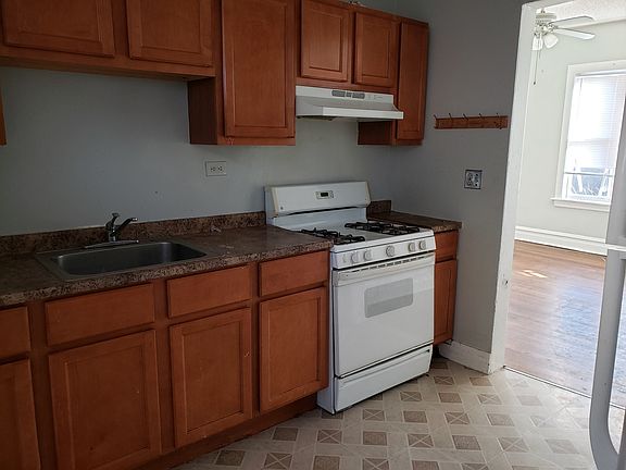 2nd image of 4900 N Whipple St APT 3