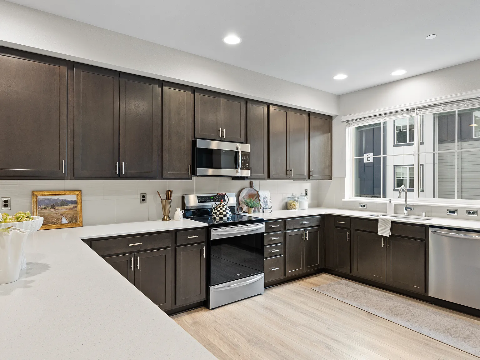 4 bed, 3.5 bath, 2539 sqft, $4,000 — Photo 4
