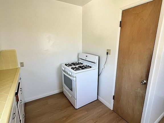 5th image of 265 N Dos Caminos Ave
