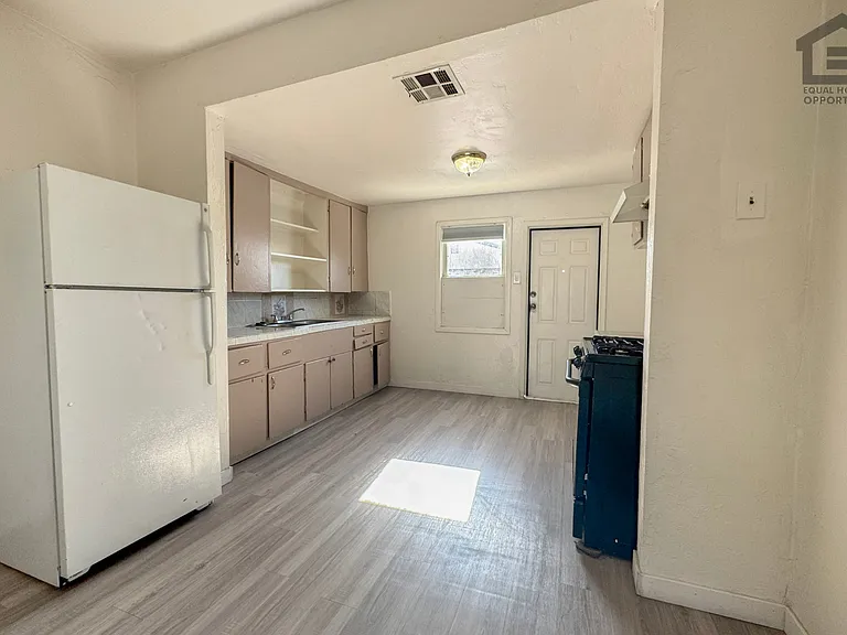 903 W Pierson St — Photo 11