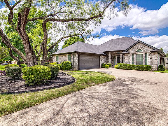 2nd image of 1109 Shady Hill Ln