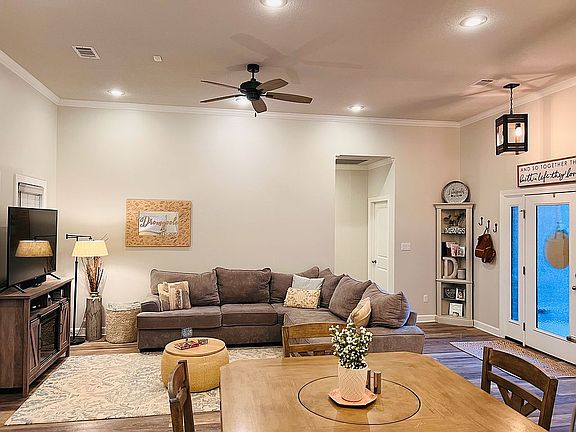 3rd image of 1023 Mark Cir